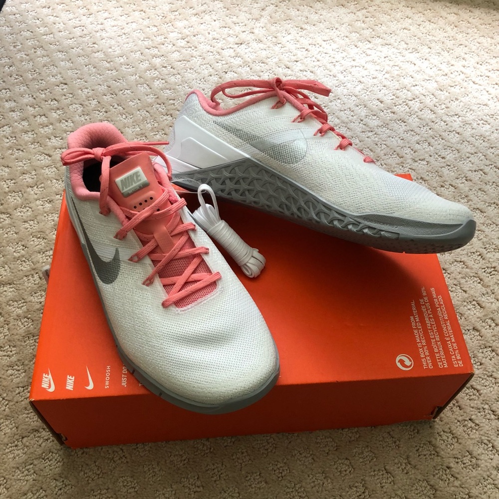 🎆 New🎆 NIKE white Metcon 3  ~ various sizes - Picture 3 of 6